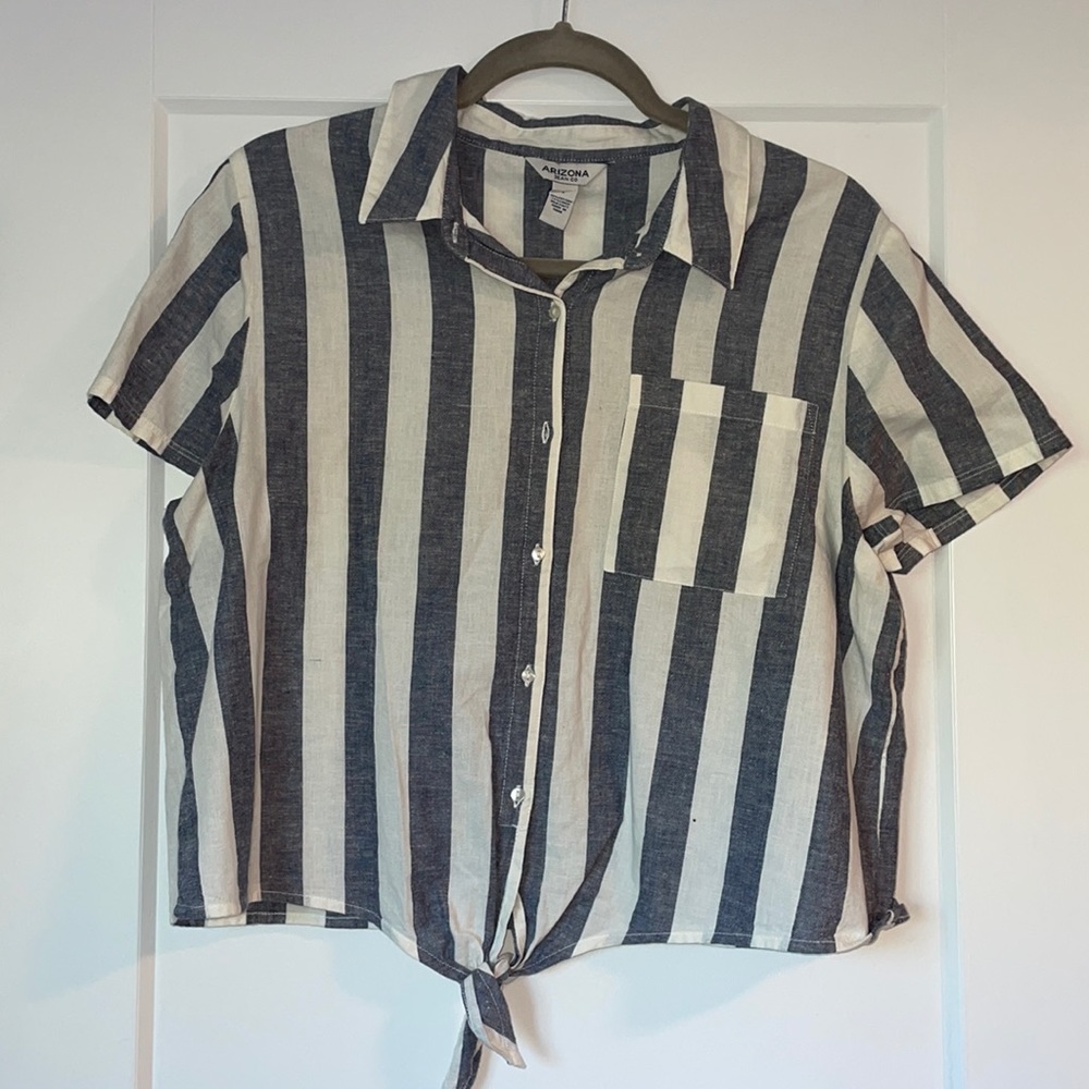 Tie front short sleeve top